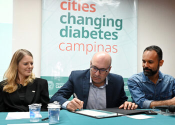 Dário Saadi assinou a “Declaração da Diabetes Urbana” ou “Urban Diabetes Declaration”. Fotos: Carlos Bassan/PMC