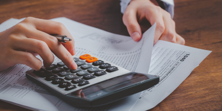 Alta taxação de impostos leva brasileiros a investir nos EUA