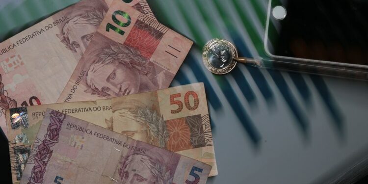 O Banco Central aconselha o correntista a ter cuidado com golpes de estelionatários. Foto: Marcello Casal/Agência Brasil