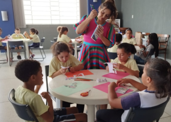 Oficina do projeto:  fantoche de mão é um importante instrumento que pode ser usado na educação infantil - Foto: Vera Dias Freitas/Perfectto Projetos