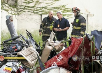 Queda de helicóptero na Barra Funda deixa quatro mortos. Foto: TWITTER/Bombeiros SP