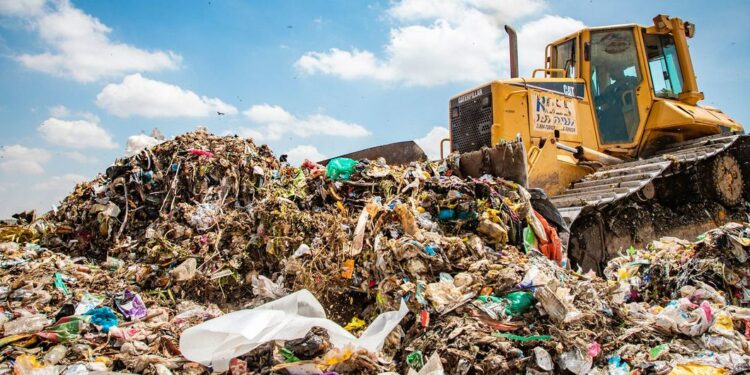 O levantamento da ONU aponta que a humanidade gera cerca de 2,24 bilhões de toneladas de resíduos sólidos anualmente. Foto: Duncam Moore/ONU