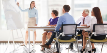 Comunicação: a chave para crescer na carreira – por Karine Camuci