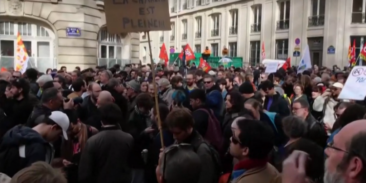 Protestos e greves de trabalhadores se espalham por Paris e outras cidades francesas. Foto: Reprodução