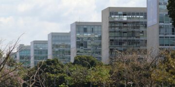 Governo envia projeto de lei de reajuste de 9% a servidores federais