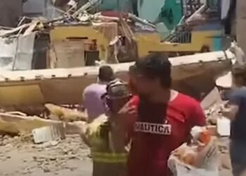 Casas, escolas, edifícios, pontes e centros de saúde ficaram destruídos no Equador Foto: Reprodução