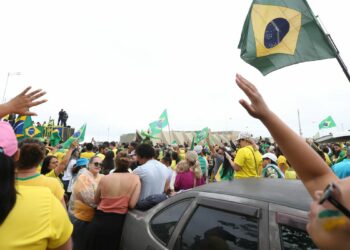 Manifestantes se reúnem em frente ao QG do Exército em Brasília. Foto: Valter Campanato/Agência Brasil