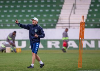 Técnico Bruno Pivetti busca terceira vitória consecutiva no comando do Guarani - Foto: Thomaz Marostegan/Guarani FC