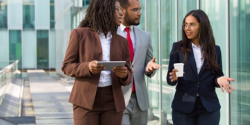 Quer crescer na carreira? Fale inglês! – por Karine Camuci