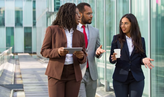 Quer crescer na carreira? Fale inglês! – por Karine Camuci