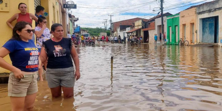 Rompimento da barragem ocorreu no distrito de Cachoeira dos Bezerras, situado no limite com a cidade de Nova Olinda - Foto: Defesa Civil Ceará