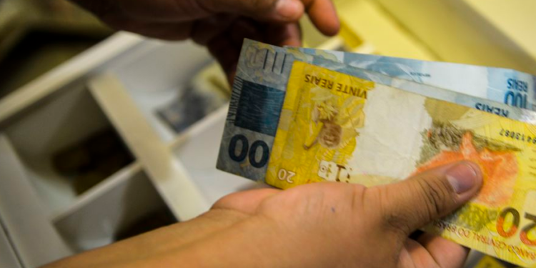 Prévia da inflação oficial fica em 0,57% em abril, menor que a de março