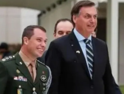 Ex-assessor de Jair Bolsonaro é preso em operação da Polícia Federal