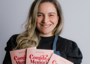 A escritora Jane Lutti e seu livro "Comida é Memória": 23 histórias de cozinha para aquecer o coração - Foto: Divulgação