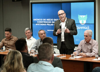 Dário Saadi falou nesta terça sobre o andamento das obras em cinco pontes. Foto: Carlos Bassan/PMC