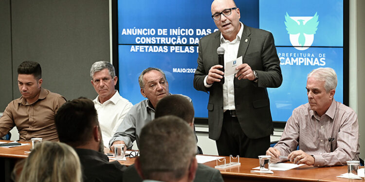 Dário Saadi falou nesta terça sobre o andamento das obras em cinco pontes. Foto: Carlos Bassan/PMC