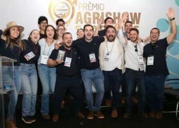 Gestores e funcionários da startup celebram o prêmio em Ribeirão Preto, Interior de São Paulo; agro de precisão Foto: Reprodução/redes sociais
