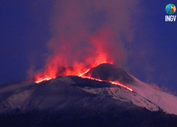 Erupção do vulcão Etna suspende voos e fecha aeroporto