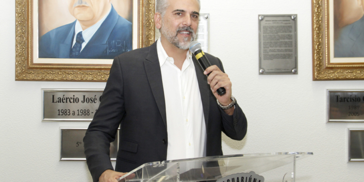 Cirurgia do prefeito Gustavo Reis no Hospital do Coração é bem-sucedida