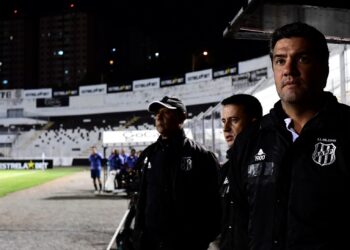 O técnico Felipe Moreira completou duas semanas à frente da Ponte Preta. Foto: Marcos Ribolli/PontePress