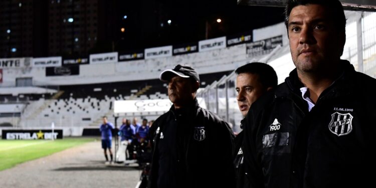 O técnico Felipe Moreira completou duas semanas à frente da Ponte Preta. Foto: Marcos Ribolli/PontePress