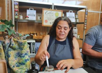 Para atrair clientes, a agricultora Ana Gabriela Rodrigues decidiu unir sua produção de palmitos à gastronomia regional e às belezas da Mata Atlântica. Fotos: Divulgação