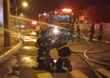 Acidente mobilizou os bombeiros de Nova Odessa, Americana e Santa Bárbara D’Oeste, além da Defesa Civil - Fotos e vídeo: Divulgação Corpo de Bombeiros