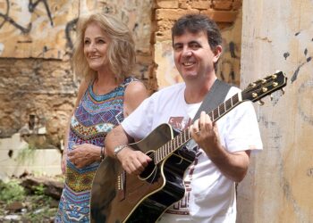A vocalista Bomina Bouças e o violonista Clayton Roma. Foto: Divulgação
