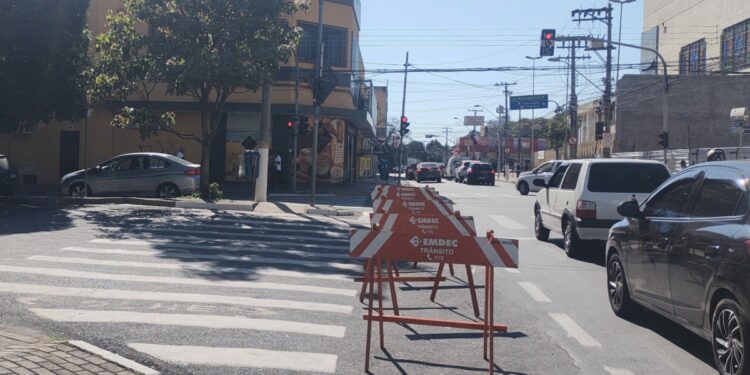 Trecho da Rua José Paulino terá bloqueio viário neste domingo, dia 28