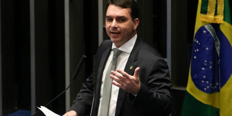 O senador Flávio Bolsonaro, durante sessão plenária: condenação. Foto: Fábio Rodrigues-Pozzebom/Agência Brasil