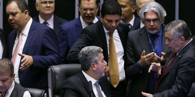 Plenário da Câmara dos Deputados faz análise da proposta que estabelece novas regras fiscais - Foto: Lula Marques/Agência Brasil