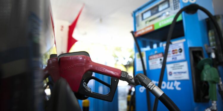 Posto de combustível: alta de preços da gasolina afeta índice de inflação. Foto: José Cruz/Agência Brasil