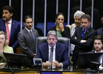 Sessão da Câmara que tentou votar o PL 2630.  Foto: Lula Marques/Agência Brasil