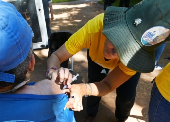Gripe e Covid-19: Prefeitura imuniza população em situação de rua com 1.442 doses