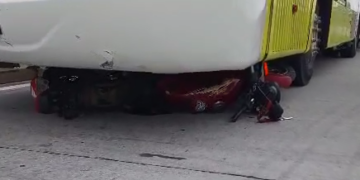 Moto entra debaixo de ônibus em Campinas e motociclista escapa milagrosamente