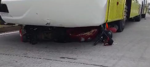 Moto entra debaixo de ônibus em Campinas e motociclista escapa milagrosamente