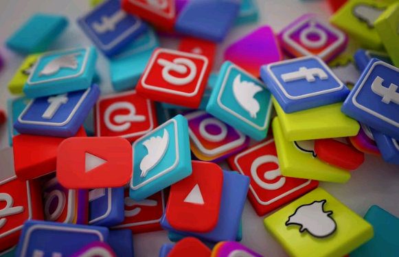 Artigo: O grande dilema das redes sociais – por Patricia Punder