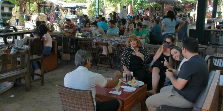 Dia dos Namorados: bares e restaurantes projetam aumento de até 30% no movimento