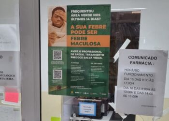 Cartaz no Centro de Saúde de Sousas alerta para a febre maculosa Foto: Divulgação