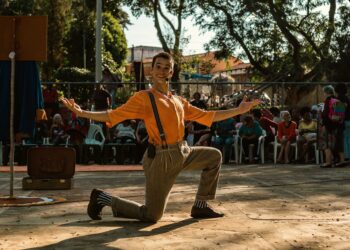 Espetáculo com Rodrigo Nasser abraça a brincadeira e a fantasia para tocar o íntimo de esperança de cada espectador - Foto: Divulgação