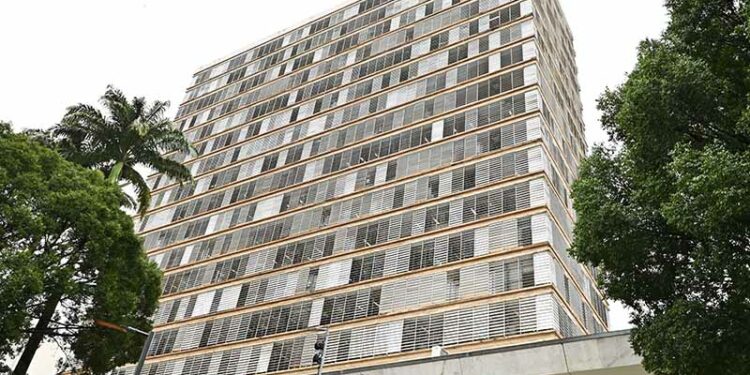 Prefeitura antecipa a primeira parcela do 13º salário dos servidores