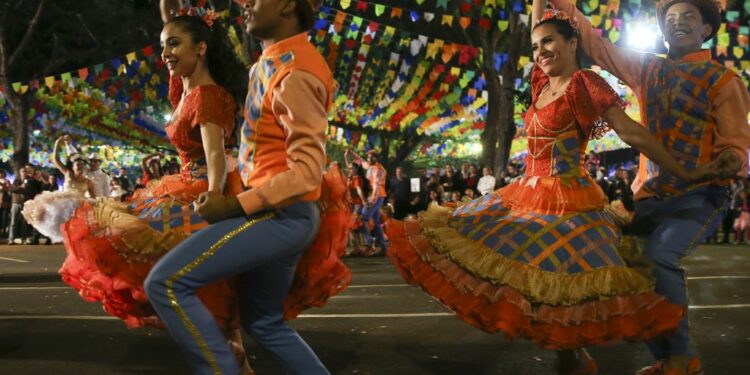 Apresentação da Quadrilha Junina: temporada de festas começou com muitas opções. Foto: Marcello Casal/Agência Brasil