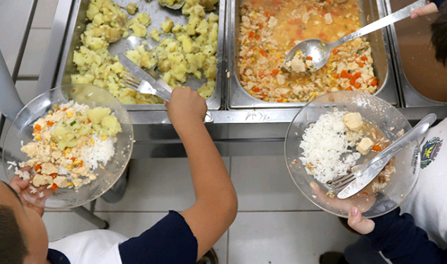 Quantidade de comida é servida para 170 mil estudantes, com 15 diferentes cardápios - Foto: Fernanda Sunega/Divulgação PMC
