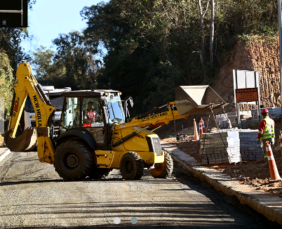 Estrada em Joaquim Egídio recebe obras de pavimentação