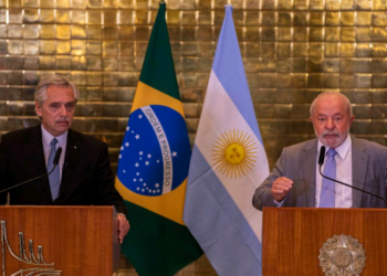 Alberto Fernández e Lula: da agenda constam temas da agenda bilateral - Foto: Joédson Alves/Agência Brasil