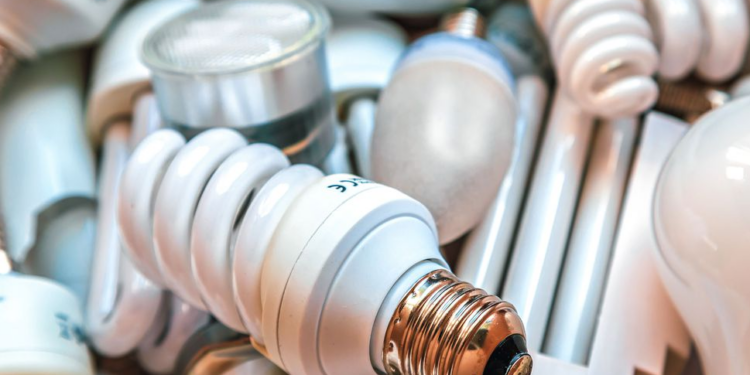Brasil tem o compromisso de tirar todas as lâmpadas fluorescentes do mercado até 2025 - Foto: Pixabay