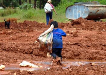 Na avaliação dos especialistas, a situação de trabalho infantil se agrava no período de férias escolares. Foto: Marcello Casal Jr/Agência Brasil