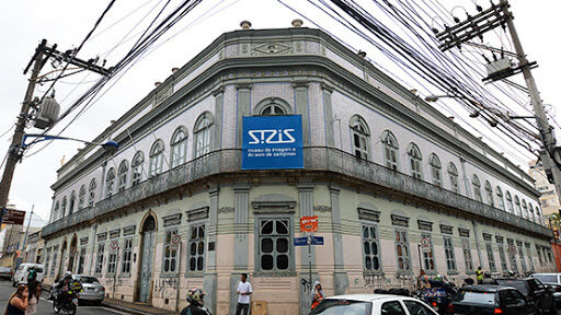 Coletivo de arte promove oficinas gratuitas de lambe-lambe e zine no MIS