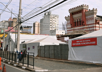 Mudança dos permissionários para as tendas instaladas no estacionamento do mercado será finalizada no fim de semana - Foto: Carlos Bassan/Divulgação PMC