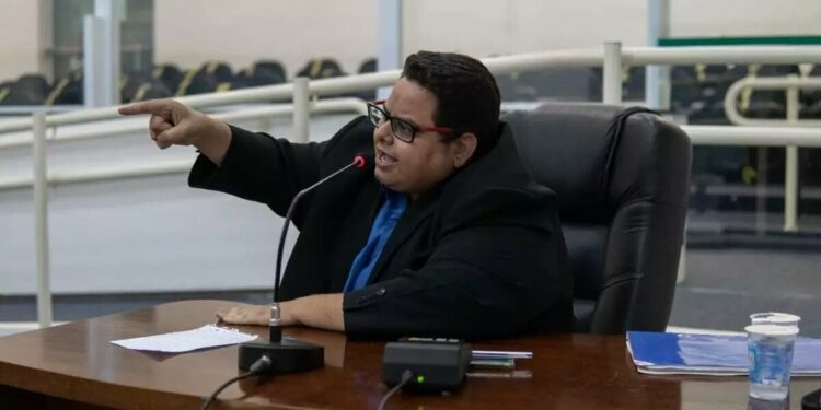 Justiça determina e vereador pede desculpas a colega por ofensas